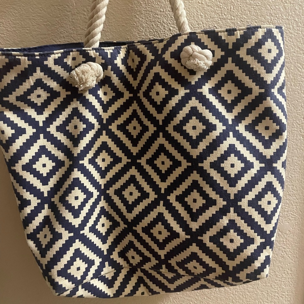 Unused tote